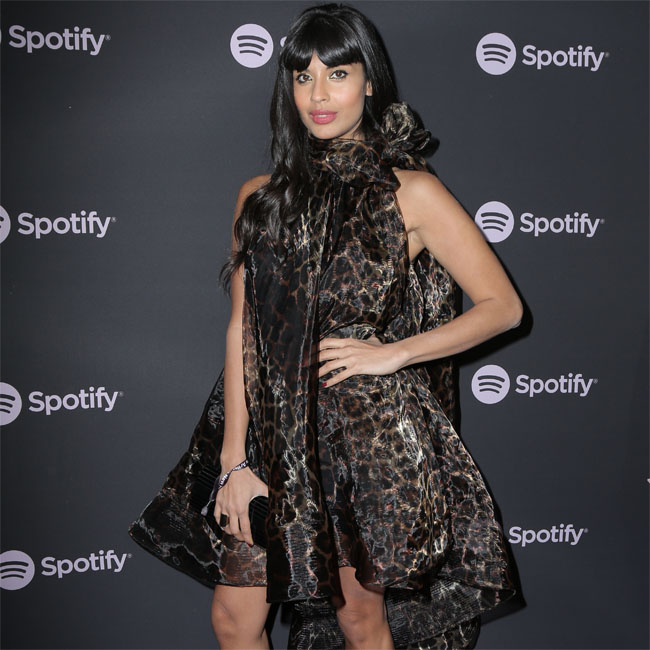 Jameela Jamil: Gut geschminkt dank YouTube