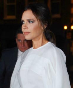 Victoria Beckham fühlt sich 'stark', wenn sie Farben trägt