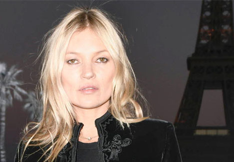 Cara Delevingnes und Kate Moss' Tribut an Karl Lagerfeld