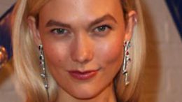 Karlie Kloss liebt gute Feuchtigkeitscremes