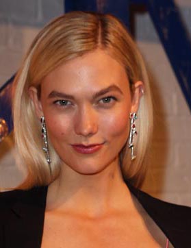 Karlie Kloss liebt gute Feuchtigkeitscremes