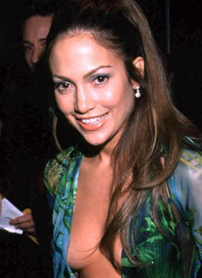 Jennifer Lopez: Versace-Kleid wird zum Sneaker